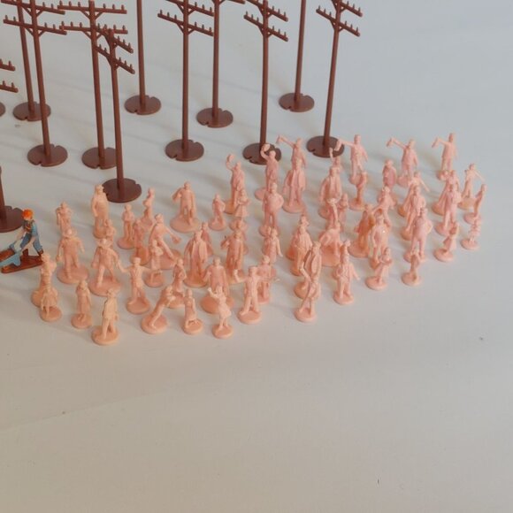 Large Lot of HO Scale Railway Scenery Figures Signs Telephone Poles - Picture 8 of 8